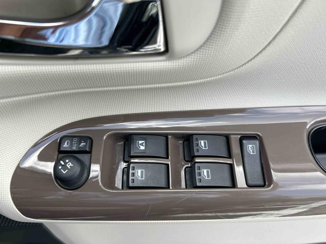 ムーヴキャンバスＸメイクアップリミテッド　ＳＡIIIインパネシフト　プッシュスタートスイッチ　電子カードキー　カーナビ　衝突防止　オートハイビーム　Ｗエアバック　レーンキープ　ＡＢＳ（鹿児島県）の中古車