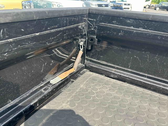 ハイゼットトラックＥＸＴ５速ＭＴ車　４ＷＤ車（ハイロー切り替え）　リモコンキー　パワーウィンドウ　作業灯　フォグランプ　運転席エアバッグ（鹿児島県）の中古車