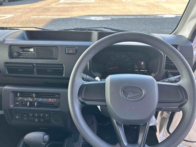 ハイゼットトラックスタンダード　農用スペシャル切替式４ＷＤ　フロアＣＶＴ　レーンキープアシスト　誤発進抑制機能　オートハイビーム　運転席エアバック　助手席エアバック　ＡＢＳ（鹿児島県）の中古車