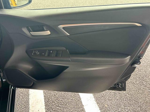 フィット１３Ｇ・Ｓ　ホンダセンシングプッシュスタートスイッチ　電子カードキー　アルミホイール　ＡＢＳ（鹿児島県）の中古車