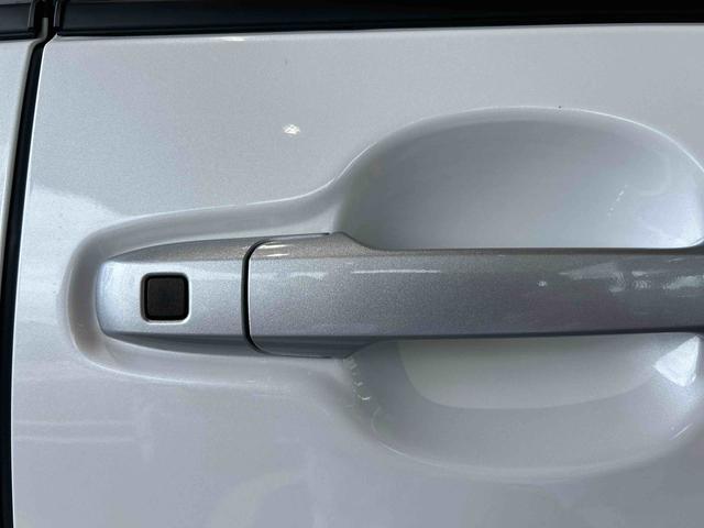 タントＸインパネシフト　プッシュスタートスイッチ　電子カードキー　電動パーキングブレーキ　カーナビ　バックモニター踏み間違い防止装置　両側スライド片側電動　レーンキープアシスト　ハイビームアシスト（鹿児島県）の中古車