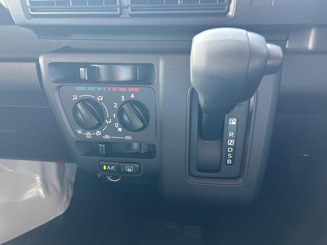 ハイゼットカーゴＤＸインパネシフト　衝突回避支援ブレーキ　運転席助手席エアバック　レーンアシスト　オートマチックハイビーム　ＡＢＳ（鹿児島県）の中古車