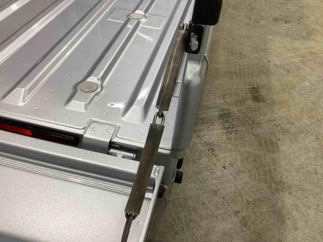 ハイゼットトラックスタンダード　農用スペシャル５ＭＴ車　４ＷＤ（ハイロー切り替えレバー）　　パワーステアリング　エアコン　ＡＢＳ　エアバック　作業灯　テールゲートチェーン　３方開（鹿児島県）の中古車