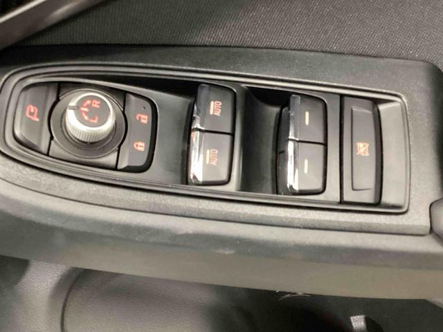 ＸＶアドバンスフロアＣＶＴ車　ＡＷＤ　プッシュスタートスイッチ　電子カードキー　　電動パーキングブレーキ　カーナビ　バックモニター　フォグランプ　アルミホイール　アイサイト　チルトテレスコピックステアリング　ＡＢＳ（鹿児島県）の中古車