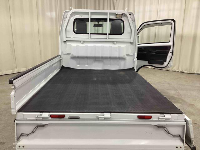 キャリイトラックＫＸ５速ＭＴ車　ハイロー切り替え４ＷＤ車　デフロック　作業灯　パワーウィンドウ　リモコンキー　フォグランプ　ＣＤプレーヤー　運転席エアバッグ　ＡＢＳ（鹿児島県）の中古車