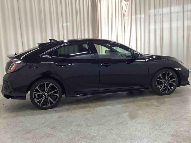 シビックハッチバックプッシュスタートスイッチ　電子カードキー　電動パーキングブレーキ　カーナビ　バックモニター　フロアＣＶＴ車（パドルシフト）　ＥＴＣ付　ＴＵＲＢＯ（鹿児島県）の中古車