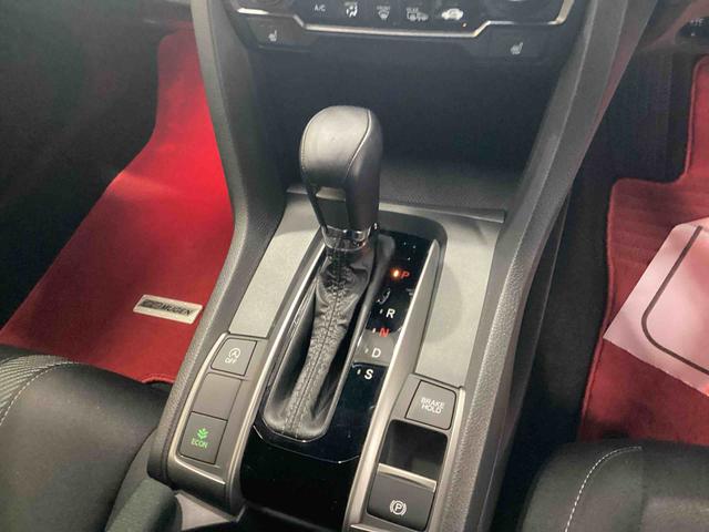 シビックハッチバックプッシュスタートスイッチ　電子カードキー　電動パーキングブレーキ　カーナビ　バックモニター　フロアＣＶＴ車（パドルシフト）　ＥＴＣ付　ＴＵＲＢＯ（鹿児島県）の中古車