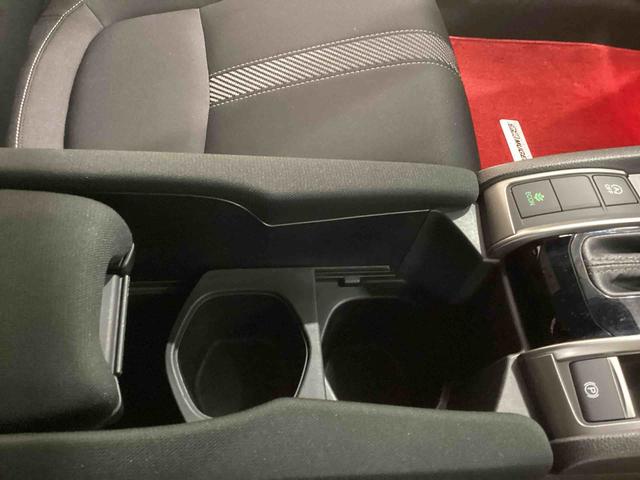 シビックハッチバックプッシュスタートスイッチ　電子カードキー　電動パーキングブレーキ　カーナビ　バックモニター　フロアＣＶＴ車（パドルシフト）　ＥＴＣ付　ＴＵＲＢＯ（鹿児島県）の中古車