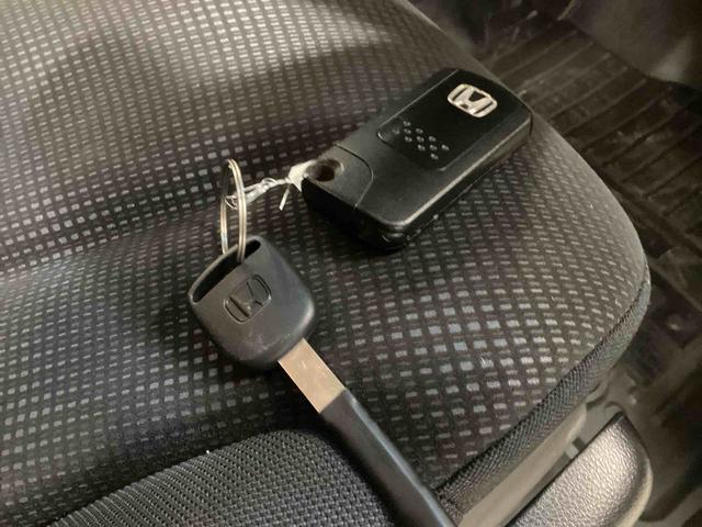 フィット13G・スマートセレクション ファインスタイルフロアシフト ABS エアバック 電子カードキー(鹿児島県)の中古車
