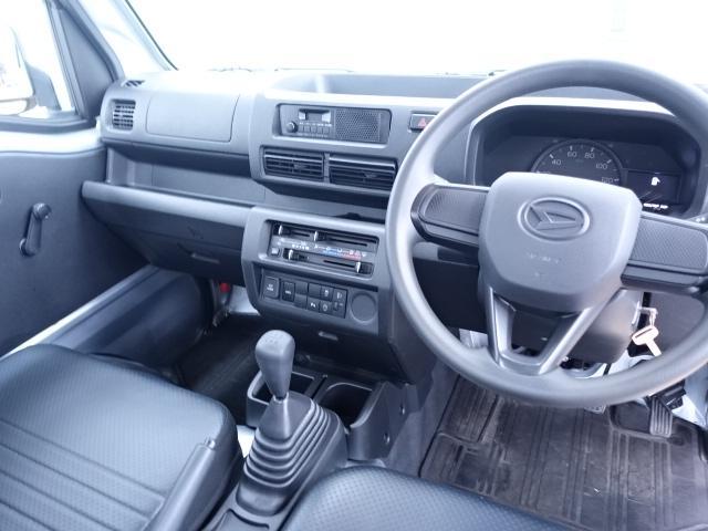 ハイゼットトラックスタンダード１年保証　４ＷＤ　ＭＴ車　コーナーセンサー　オートライト　横滑り防止装置　純正ラジオ　スマートアシスト　荷台マット　ゲートプロテクター　マニュアルエアコン（石川県）の中古車