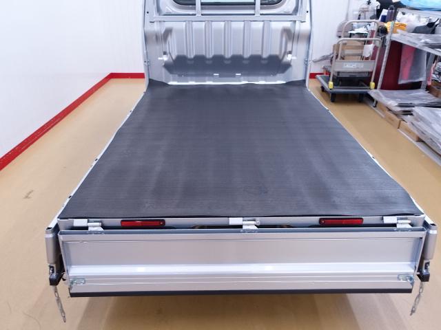 ハイゼットトラックスタンダード１年保証　４ＷＤ　ＭＴ車　コーナーセンサー　オートライト　横滑り防止装置　純正ラジオ　スマートアシスト　荷台マット　ゲートプロテクター　マニュアルエアコン（石川県）の中古車