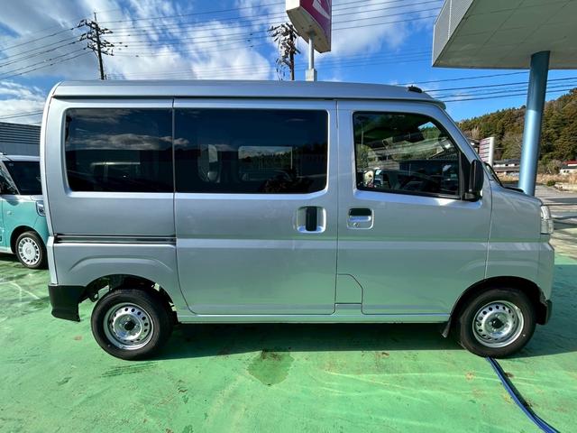 ハイゼットカーゴＤＸ４ＷＤ　スマートアシスト３　前後コーナーセンサー　ＡＭ・ＦＭラジオ　両側スライドドア　オートライト　キーレス　マニュアルエアコン　ＡＢＳ　ＣＶＴ車（石川県）の中古車