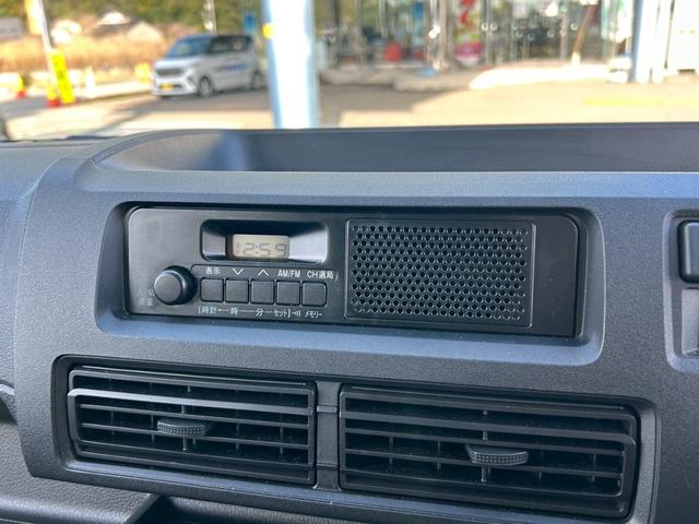 ハイゼットカーゴＤＸ４ＷＤ　スマートアシスト３　前後コーナーセンサー　ＡＭ・ＦＭラジオ　両側スライドドア　オートライト　キーレス　マニュアルエアコン　ＡＢＳ　ＣＶＴ車（石川県）の中古車