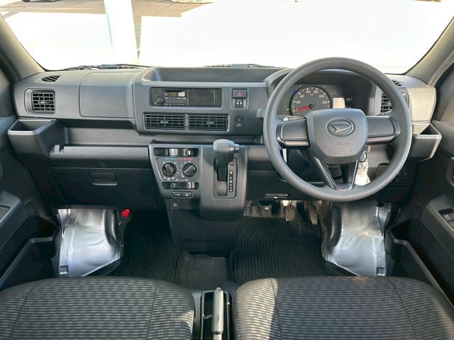 ハイゼットカーゴＤＸ４ＷＤ　スマートアシスト３　前後コーナーセンサー　ＡＭ・ＦＭラジオ　両側スライドドア　オートライト　キーレス　マニュアルエアコン　ＡＢＳ　ＣＶＴ車（石川県）の中古車