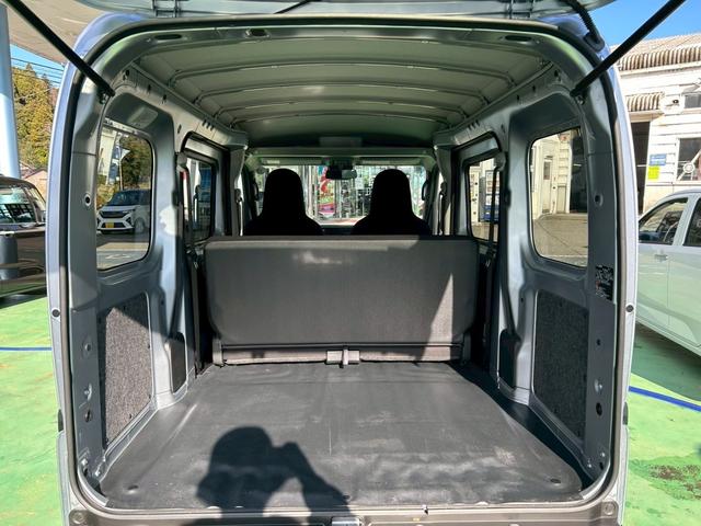 ハイゼットカーゴＤＸ４ＷＤ　スマートアシスト３　前後コーナーセンサー　ＡＭ・ＦＭラジオ　両側スライドドア　オートライト　キーレス　マニュアルエアコン　ＡＢＳ　ＣＶＴ車（石川県）の中古車