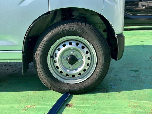 ハイゼットカーゴＤＸ４ＷＤ　スマートアシスト３　前後コーナーセンサー　ＡＭ・ＦＭラジオ　両側スライドドア　オートライト　キーレス　マニュアルエアコン　ＡＢＳ　ＣＶＴ車（石川県）の中古車