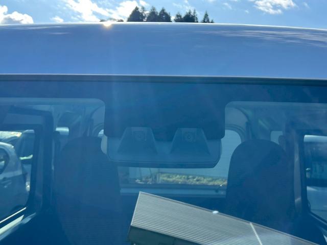 ハイゼットカーゴＤＸ４ＷＤ　スマートアシスト３　前後コーナーセンサー　ＡＭ・ＦＭラジオ　両側スライドドア　オートライト　キーレス　マニュアルエアコン　ＡＢＳ　ＣＶＴ車（石川県）の中古車