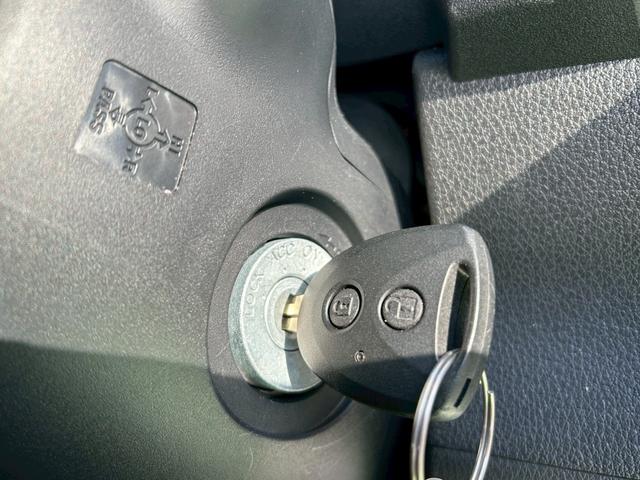 ハイゼットカーゴＤＸ４ＷＤ　スマートアシスト３　前後コーナーセンサー　ＡＭ・ＦＭラジオ　両側スライドドア　オートライト　キーレス　マニュアルエアコン　ＡＢＳ　ＣＶＴ車（石川県）の中古車