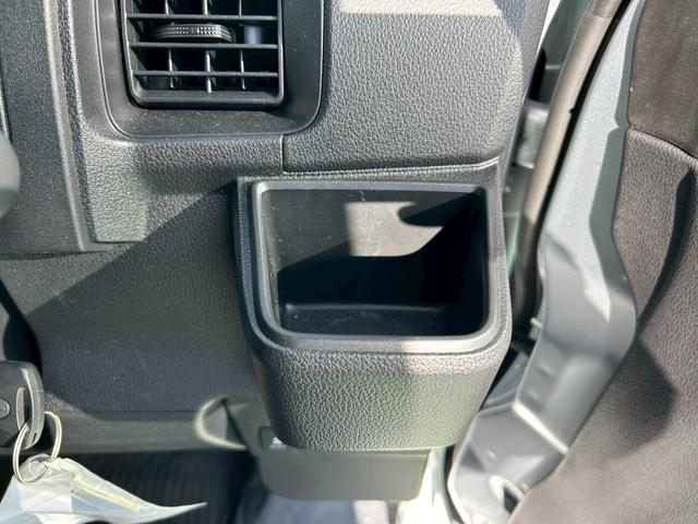 ハイゼットカーゴＤＸ４ＷＤ　スマートアシスト３　前後コーナーセンサー　ＡＭ・ＦＭラジオ　両側スライドドア　オートライト　キーレス　マニュアルエアコン　ＡＢＳ　ＣＶＴ車（石川県）の中古車