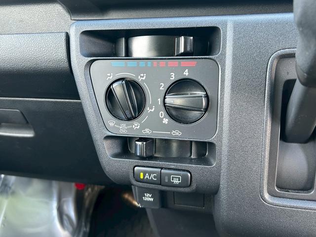 ハイゼットカーゴＤＸ４ＷＤ　スマートアシスト３　前後コーナーセンサー　ＡＭ・ＦＭラジオ　両側スライドドア　オートライト　キーレス　マニュアルエアコン　ＡＢＳ　ＣＶＴ車（石川県）の中古車