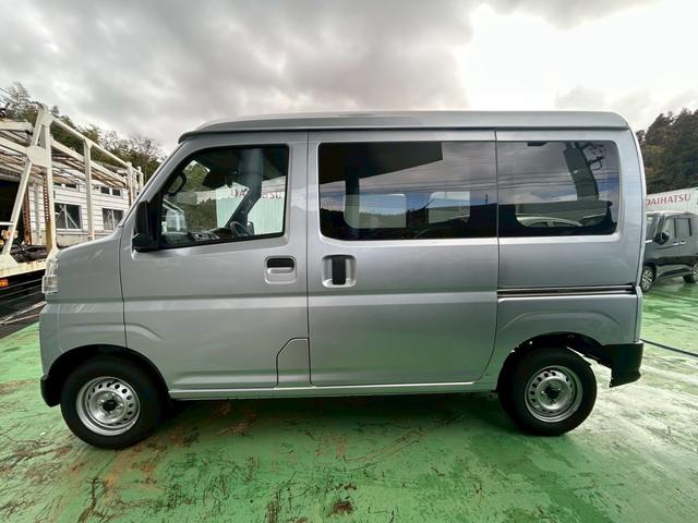 ハイゼットカーゴＤＸ４ＷＤ　次世代スマートアシスト　前後コーナーセンサー　ＣＶＴ　両側スライドドア　オートライト　ＦＭ／ＡＭラジオ　マニュアルエアコン　ＡＢＳ　アイドリングストップ　キーレス（石川県）の中古車