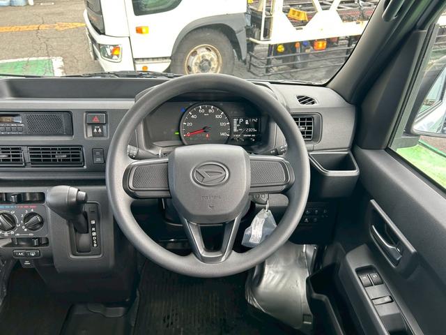 ハイゼットカーゴＤＸ４ＷＤ　次世代スマートアシスト　前後コーナーセンサー　ＣＶＴ　両側スライドドア　オートライト　ＦＭ／ＡＭラジオ　マニュアルエアコン　ＡＢＳ　アイドリングストップ　キーレス（石川県）の中古車