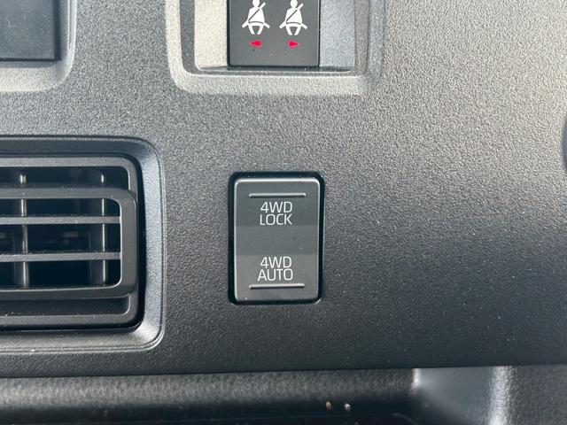 ハイゼットカーゴＤＸ４ＷＤ　次世代スマートアシスト　前後コーナーセンサー　ＣＶＴ　両側スライドドア　オートライト　ＦＭ／ＡＭラジオ　マニュアルエアコン　ＡＢＳ　アイドリングストップ　キーレス（石川県）の中古車