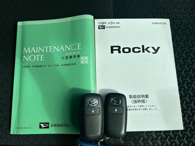 ロッキープレミアムＧ　ＨＥＶ次世代スマートアシスト　９インチナビ　ドライブレコーダー　パノラマ対応カメラ　ハイブリッド車　シートヒーター　クルーズコントロール　ＡＣ１００Ｖ電源　リヤフォグランプ　ブラインドスポットモニター（石川県）の中古車