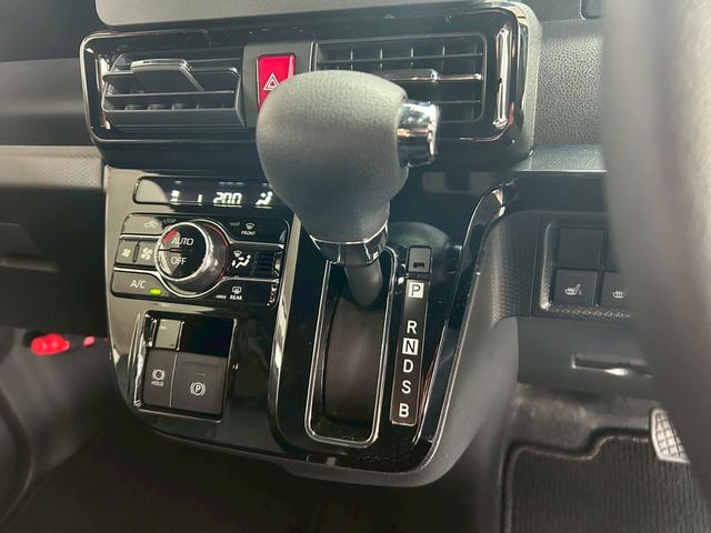 タントカスタムＸ４ＷＤ　次世代スマートアシスト　両側パワースライドドア　シートヒーター　パノラマ対応カメラ　ステアリングスイッチ　シートバックテーブル　サンシェード　電動パーキングブレーキ・ブレーキホールド機能（石川県）の中古車