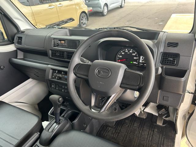 ハイゼットトラックスタンダード４ＷＤ　マニュアルエアコン　パワステ　タイミングチェーン　ラジオデッキ　手動ドアミラー　手動ウィンドウ　衝突被害軽減システム　横滑り防止機能　アイドリングストップ　ＡＢＳ（石川県）の中古車