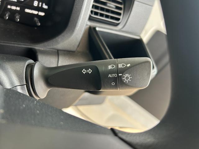 ハイゼットトラックスタンダード４ＷＤ　マニュアルエアコン　パワステ　タイミングチェーン　ラジオデッキ　手動ドアミラー　手動ウィンドウ　衝突被害軽減システム　横滑り防止機能　アイドリングストップ　ＡＢＳ（石川県）の中古車