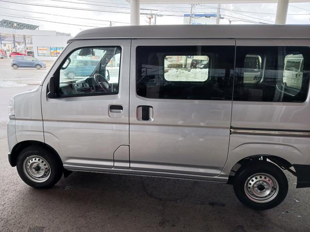 ハイゼットカーゴＤＸ４ＷＤ　スマートアシスト　キーレスリモコン　フロントパワーウインド　スチールホイール　両側リアスライドドア　コーナーセンサー　マニュアルエアコン　カーペットマット　オートライト　アイドリングストップ（石川県）の中古車