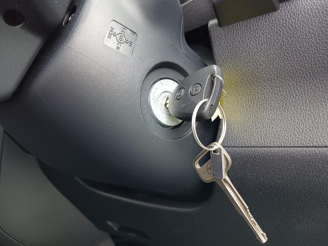 ハイゼットカーゴＤＸ　４ＷＤスマアシ　ラジオ　キーレスエントリー　マニュアルエアコン　パワーウインドウ　オートライト　ハンド式サイドブレーキ　ハロゲンヘッドライト　アイドリングストップ（石川県）の中古車