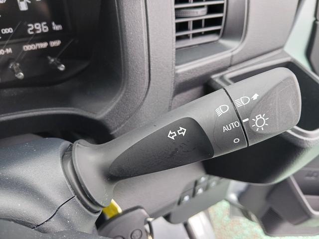 ハイゼットカーゴＤＸ　４ＷＤスマアシ　ラジオ　キーレスエントリー　マニュアルエアコン　パワーウインドウ　オートライト　ハンド式サイドブレーキ　ハロゲンヘッドライト　アイドリングストップ（石川県）の中古車