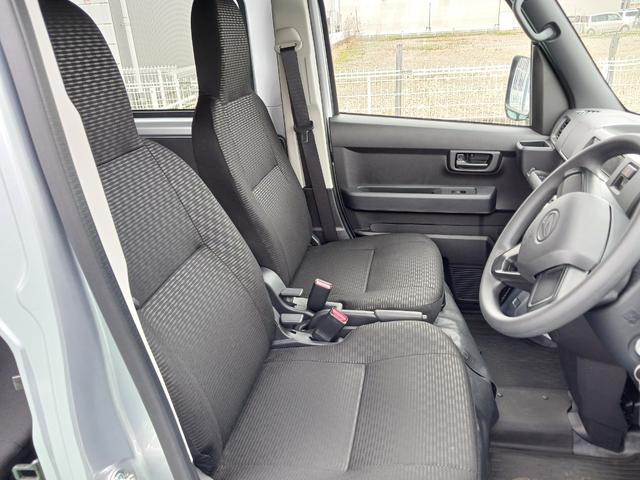 ハイゼットカーゴＤＸ　４ＷＤスマアシ　ラジオ　キーレスエントリー　マニュアルエアコン　パワーウインドウ　オートライト　ハンド式サイドブレーキ　ハロゲンヘッドライト　アイドリングストップ（石川県）の中古車