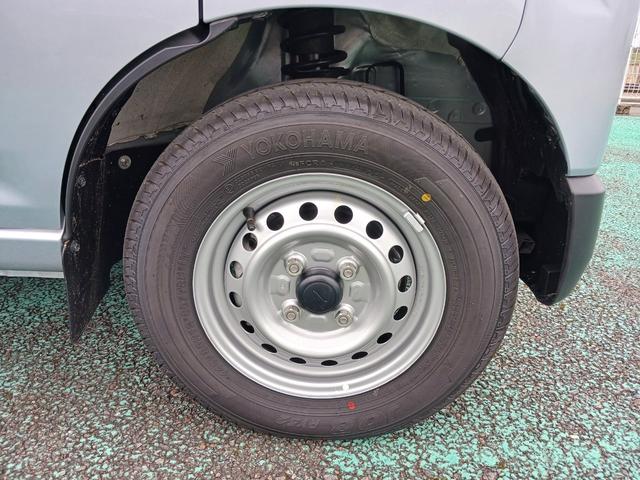 ハイゼットカーゴＤＸ　４ＷＤスマアシ　ラジオ　キーレスエントリー　マニュアルエアコン　パワーウインドウ　オートライト　ハンド式サイドブレーキ　ハロゲンヘッドライト　アイドリングストップ（石川県）の中古車