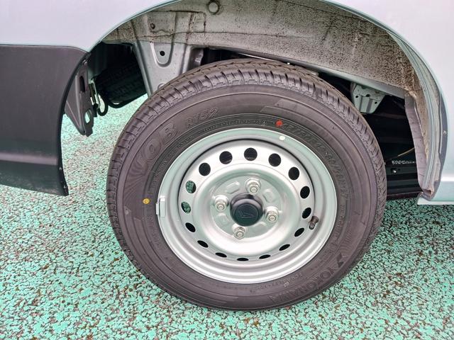 ハイゼットカーゴＤＸ　４ＷＤスマアシ　ラジオ　キーレスエントリー　マニュアルエアコン　パワーウインドウ　オートライト　ハンド式サイドブレーキ　ハロゲンヘッドライト　アイドリングストップ（石川県）の中古車