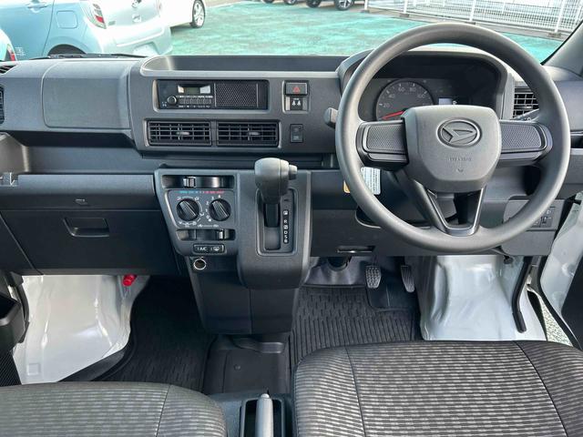 ハイゼットカーゴＤＸ　４ＷＤ走行無制限１年間保証　４ＷＤ　コーナーセンサー　ＣＶＴ車　オートハイビーム　アイドリングストップ　キーレスエントリー　横滑り防止装置　ラジオ（石川県）の中古車