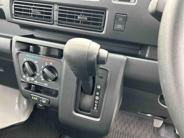 ハイゼットカーゴＤＸ走行無制限１年保証　４ＷＤ　コーナーセンサー　ＡＭ／ＦＭラジオ　エアコン　衝突回避支援ブレーキ　オートライト　キーレスエントリー　オーバーヘッドシェルフ（石川県）の中古車