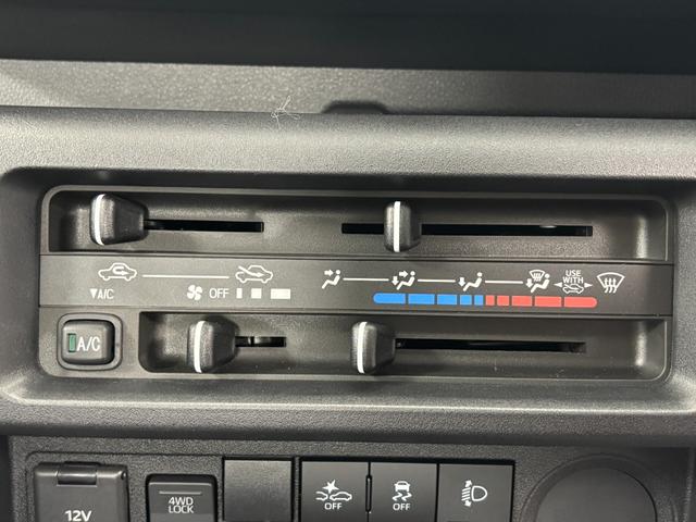 ハイゼットトラックスタンダードＡＭ・ＦＭチューナー　マニュアルエアコン　アクセサリーソケット　電子制御式４ＷＤ　ラバーマット　ゲートプロテクター　ガードフレームプロテクター　ハロゲンランプ　オートライト機能　スマアシ（長野県）の中古車