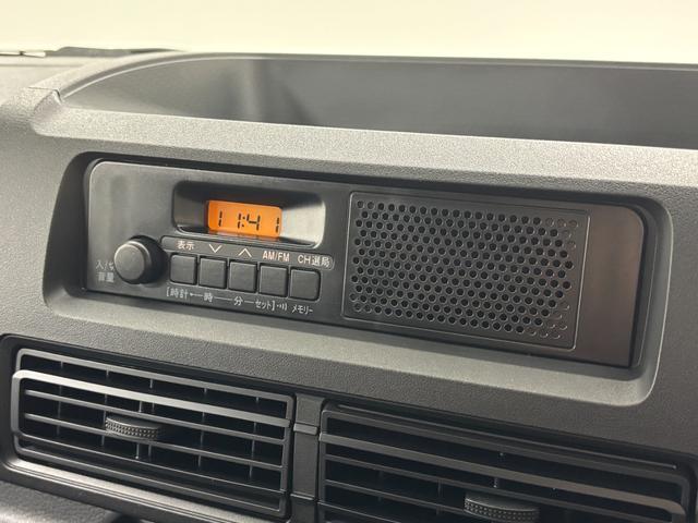 ハイゼットカーゴＤＸＡＭ・ＦＭチューナー　マニュアルエアコン　両側スライドドア　電子制御式４ＷＤ　フルフラット荷室　オーバーヘッドシェルフ　ハロゲンヘッドランプ　オートライト　キーレスエントリー　スマアシ（長野県）の中古車