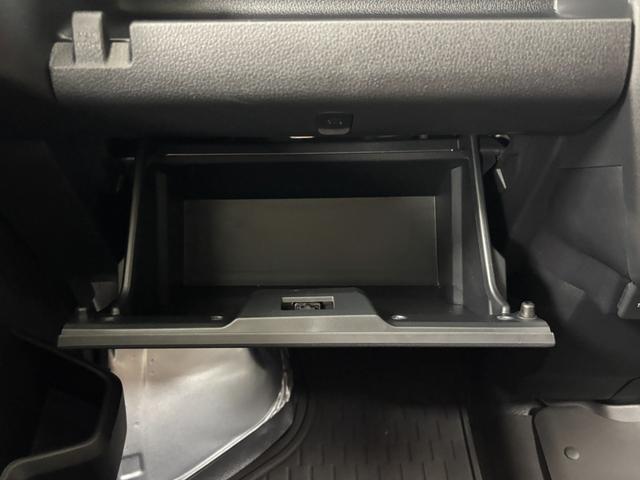 ハイゼットカーゴＤＸＡＭ・ＦＭチューナー　マニュアルエアコン　両側スライドドア　電子制御式４ＷＤ　フルフラット荷室　オーバーヘッドシェルフ　ハロゲンヘッドランプ　オートライト　キーレスエントリー　スマアシ（長野県）の中古車