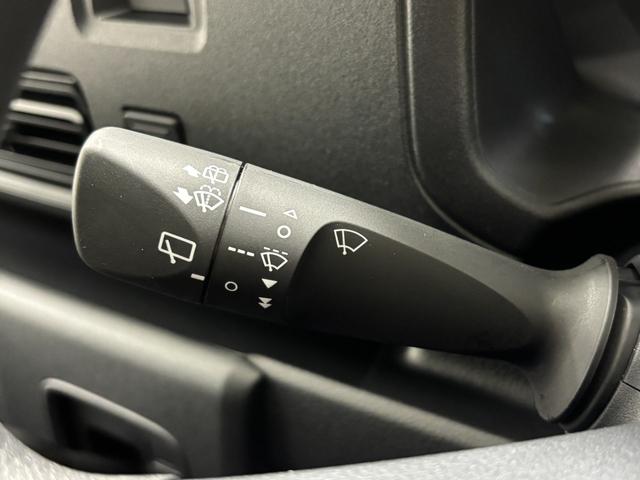 ハイゼットカーゴＤＸＡＭ・ＦＭチューナー　マニュアルエアコン　両側スライドドア　電子制御式４ＷＤ　フルフラット荷室　オーバーヘッドシェルフ　ハロゲンヘッドランプ　オートライト　キーレスエントリー　スマアシ（長野県）の中古車