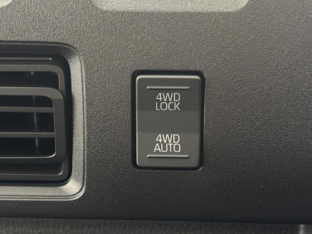 ハイゼットカーゴＤＸＡＭ・ＦＭチューナー　マニュアルエアコン　両側スライドドア　電子制御式４ＷＤ　フルフラット荷室　オーバーヘッドシェルフ　ハロゲンヘッドランプ　オートライト　キーレスエントリー　スマアシ（長野県）の中古車