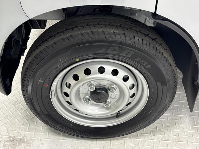 ハイゼットカーゴＤＸＡＭ・ＦＭチューナー　マニュアルエアコン　両側スライドドア　電子制御式４ＷＤ　フルフラット荷室　オーバーヘッドシェルフ　ハロゲンヘッドランプ　オートライト　キーレスエントリー　スマアシ（長野県）の中古車