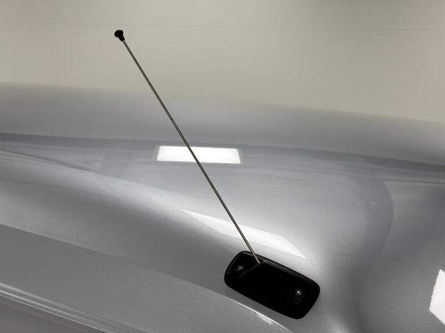 ハイゼットカーゴＤＸＡＭ・ＦＭチューナー　マニュアルエアコン　両側スライドドア　電子制御式４ＷＤ　フルフラット荷室　オーバーヘッドシェルフ　ハロゲンヘッドランプ　オートライト　キーレスエントリー　スマアシ（長野県）の中古車