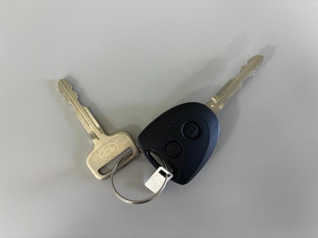 ハイゼットカーゴＤＸＡＭ・ＦＭチューナー　マニュアルエアコン　両側スライドドア　電子制御式４ＷＤ　フルフラット荷室　オーバーヘッドシェルフ　ハロゲンヘッドランプ　オートライト　キーレスエントリー　スマアシ（長野県）の中古車