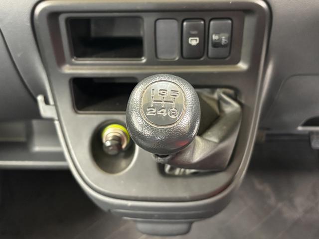 ハイゼットカーゴスペシャル　４ＷＤ　５ＭＴ　エアコン　パワステ　ラジオＡＭ・ＦＭラジオ　マニュアルエアコン　４ＷＤ（長野県）の中古車