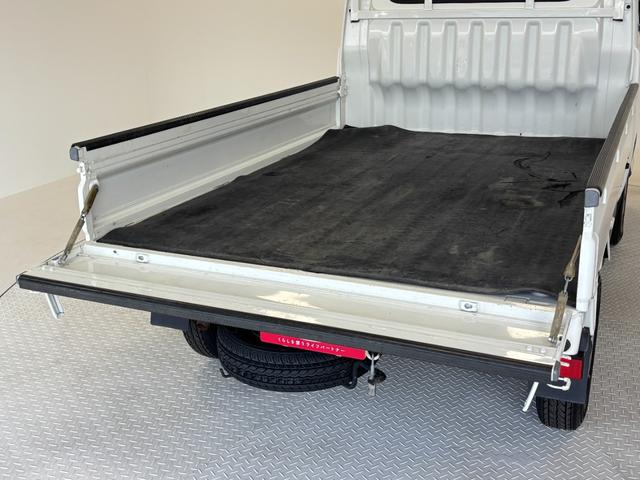 サンバートラックＪＡＡＭ・ＦＭラジオ　マニュアルエアコン　リヤ４枚リーフスプリング　荷台作業灯　ＡＴ　４ＷＤ（長野県）の中古車