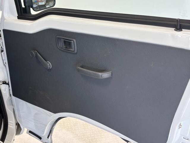 サンバートラックＪＡＡＭ・ＦＭラジオ　マニュアルエアコン　リヤ４枚リーフスプリング　荷台作業灯　ＡＴ　４ＷＤ（長野県）の中古車